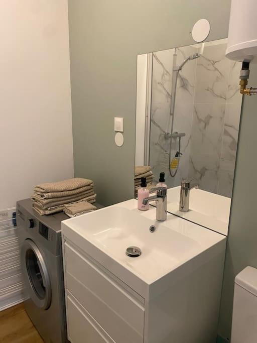 Appartement Charmant Hypercentre Avec Patio Prive Et Parking Orleans Bagian luar foto