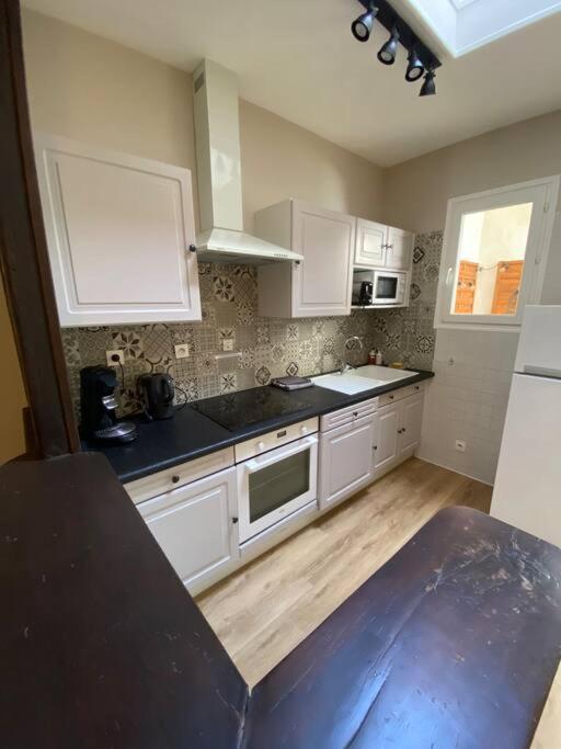 Appartement Charmant Hypercentre Avec Patio Prive Et Parking Orleans Bagian luar foto