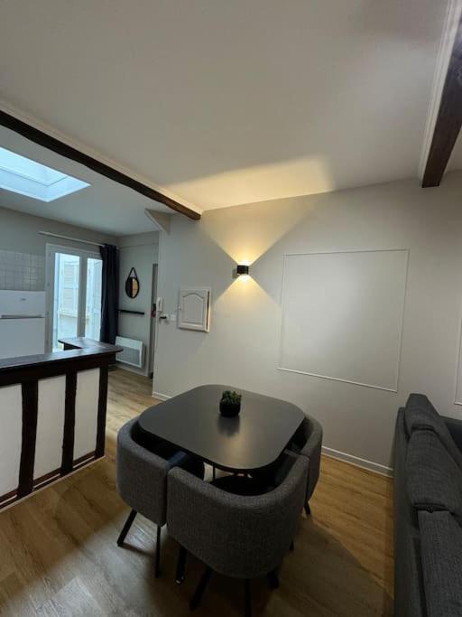 Appartement Charmant Hypercentre Avec Patio Prive Et Parking Orleans Bagian luar foto